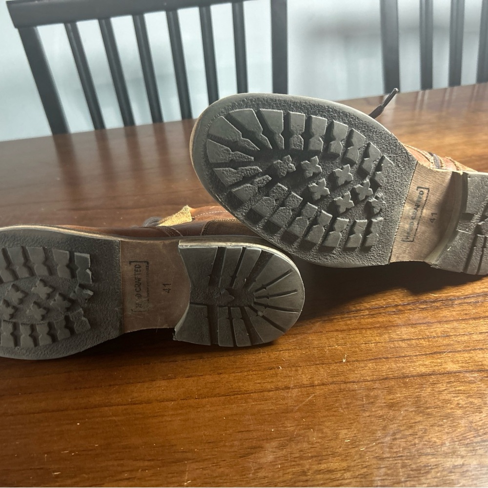 Classic Tan Leather Men's Boots - Picture 6 of 6